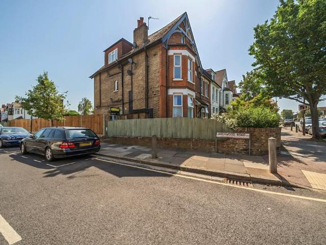 Flat for sale in New Eltham, Greater London