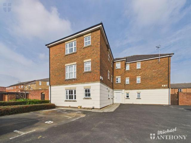 Flat for sale in Coldharbour, Fairford Leys
