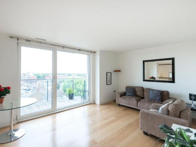 Flat for sale in Hayes, Greater London