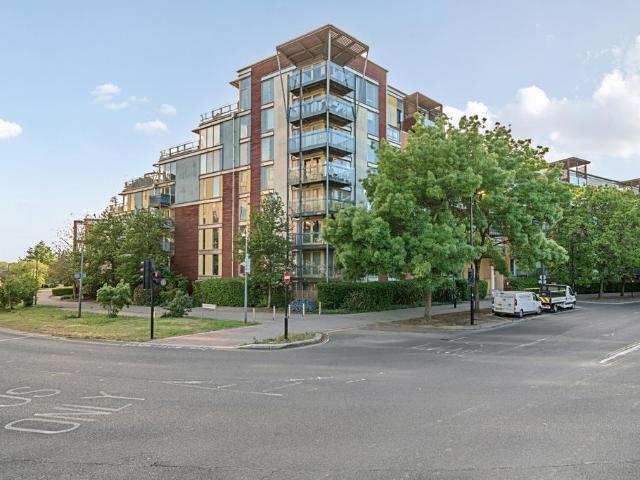 Flat for sale in East Greenwich, Greater London