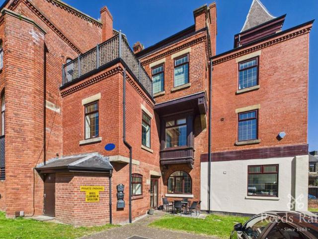 Flat for sale in Isle Of Man