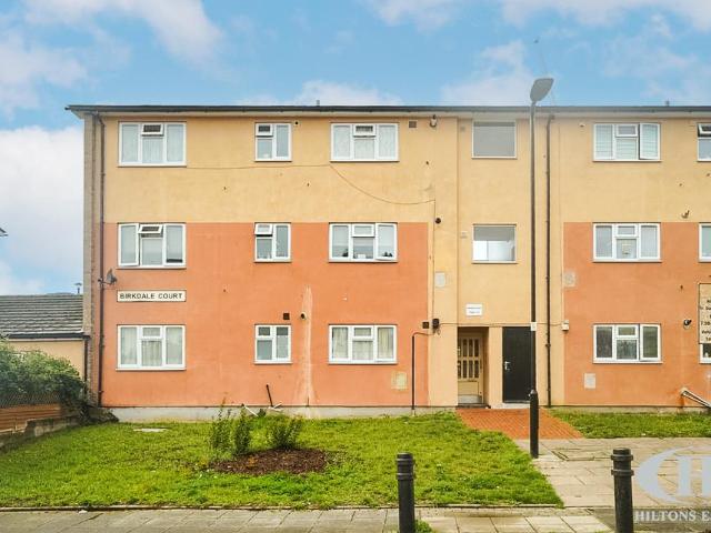 Flat for sale in London Borough of Ealing, Greenford