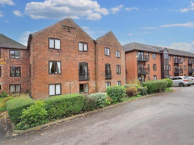 Flat for sale in Stone, Baswich