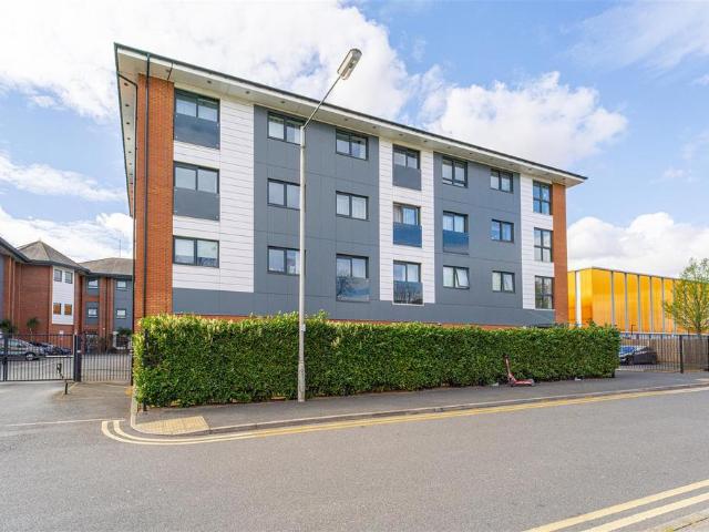 Flat for sale in Slough