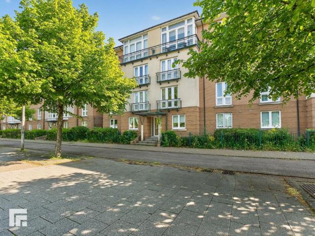 Flat for sale in Cardiff Bay, Falcon Lodge