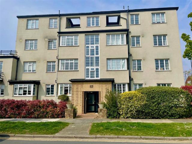 Flat for sale in Alton Barnes, Essex