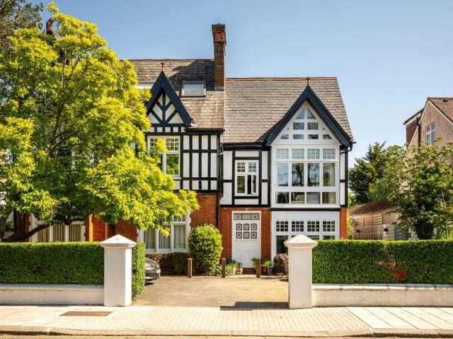 Flat for sale in London Borough of Hounslow, Strand