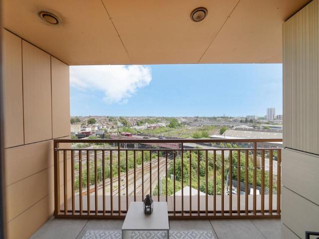 Flat for sale in London Borough of Ealing, Greater London