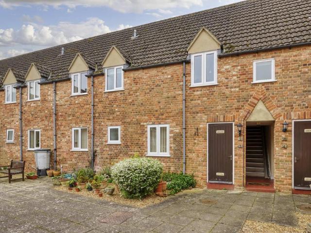 Flat for sale in Oundle, North Northamptonshire