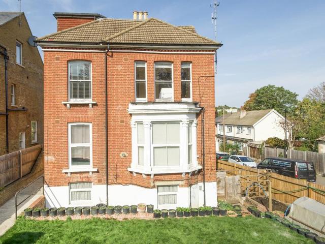 Flat for sale in Upper Sydenham, Greater London