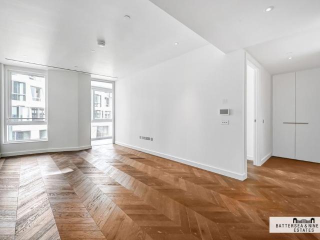 Flat for sale in Nine Elms, Greater London