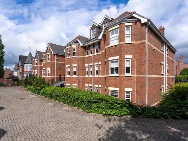 Flat for sale in Hoole, Chester