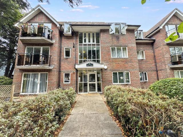 Flat for sale in West Worthing, Worthing