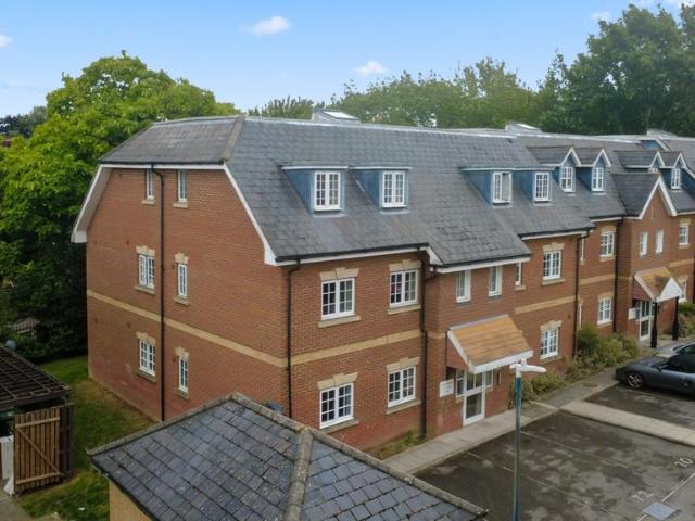Flat for sale in Midway, Kent