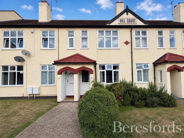 Flat for sale in Upminster Bridge, Greater London