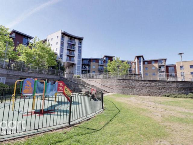 Flat for sale in Easthampstead, Bracknell