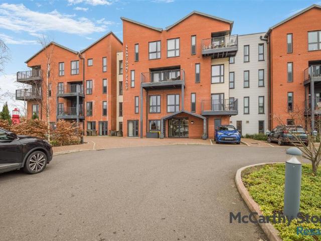 Flat for sale in Gloucester, Gloucestershire