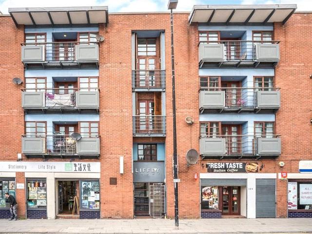 Flat for sale in Islington, Calderstones
