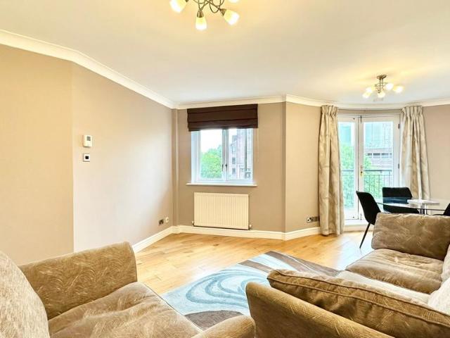 Flat for sale in Ratcliffe, Limehouse