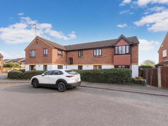 Flat for sale in Slough