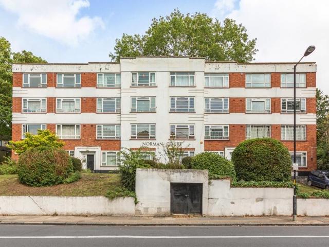 Flat for sale in East Dulwich, Greater London