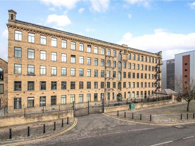 Flat for sale in Baildon, West Yorkshire