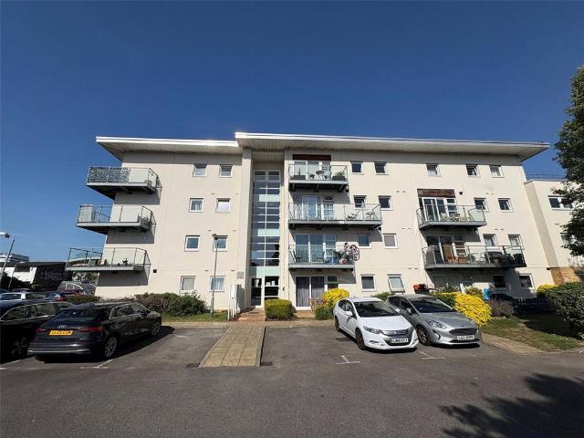 Flat for sale in Alton Barnes, Essex