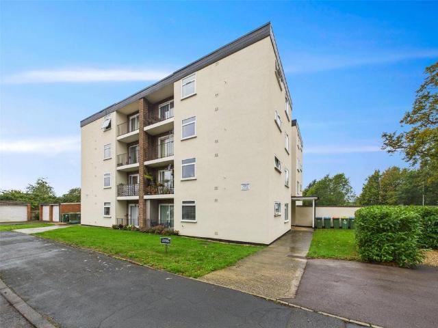 Flat for sale in Golden Valley, Gloucestershire