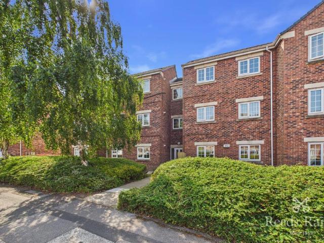 Flat for sale in West Yorkshire
