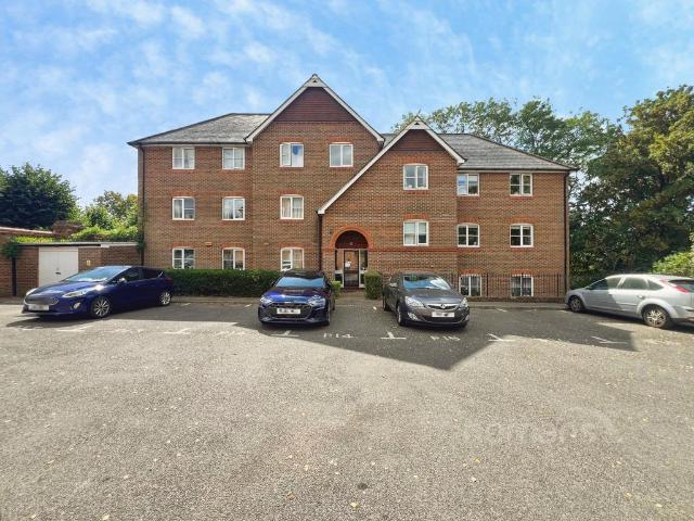Flat for sale in Cargate, Aldershot