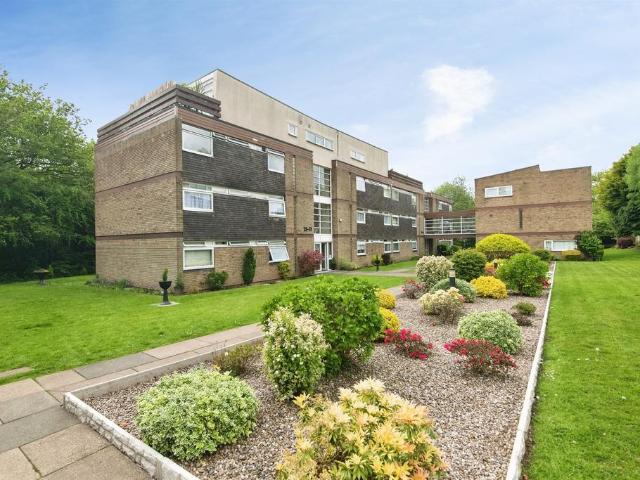 Flat for sale in Causeway Green, West Midlands