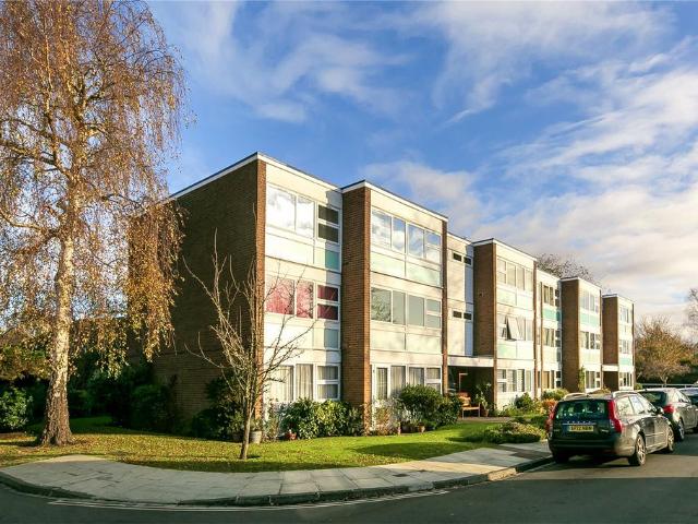 Flat for sale in Hampton, Greater London