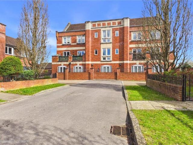 Flat for sale in Upper Woolhampton, West Berkshire