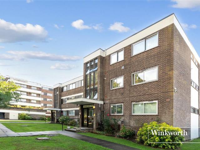 Flat for sale in New Barnet, Greater London