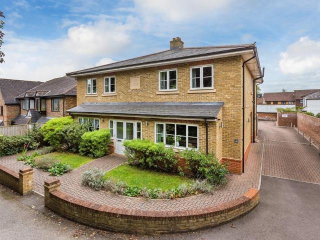 Flat for sale in Pachesham Park, Surrey