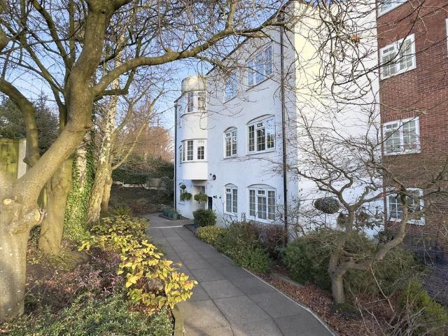 Flat for sale in Knutsford