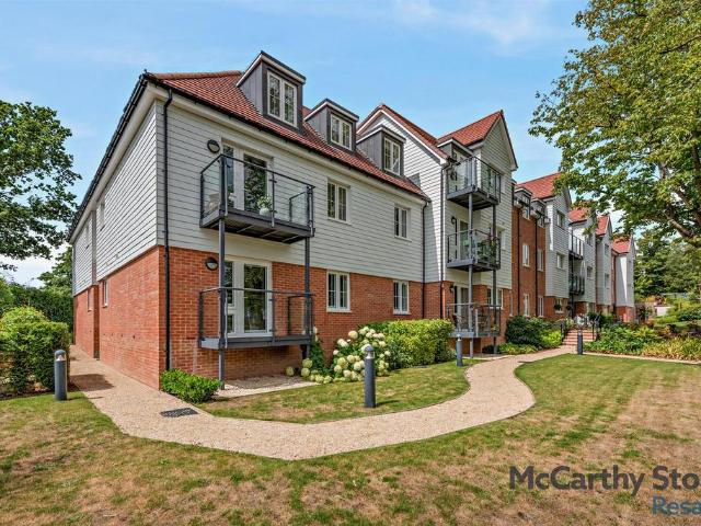 Flat for sale in Sandown Park, Kent