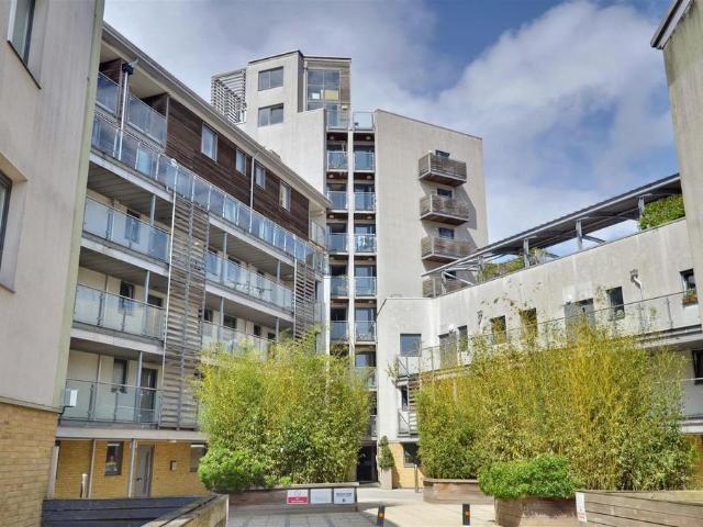 Flat for sale in Round Hill, Brighton & Hove