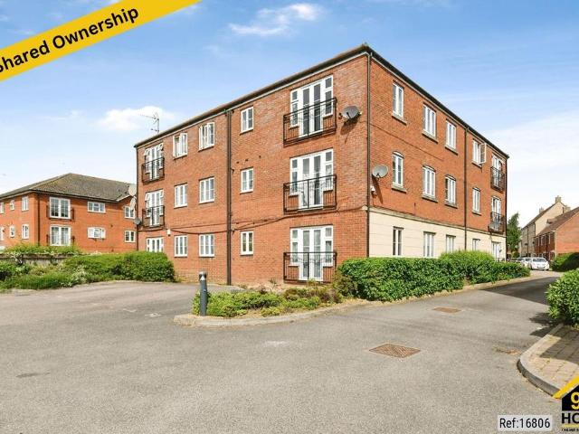 Flat for sale in Great Ashby, King's Walden