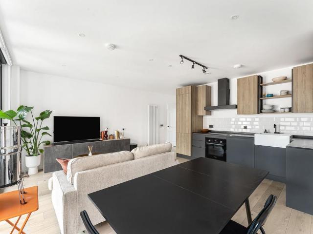 Flat for sale in Hackney Wick, Greater London