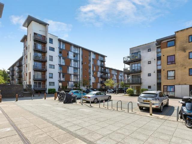Flat for sale in Three Bridges, Glynde