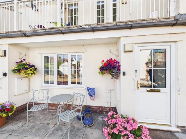 Flat for sale in Dale Hill, Essex