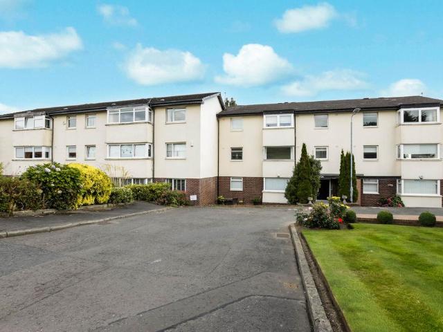 Flat for sale in Bothwell, Scotland