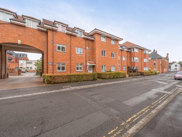 Flat for sale in Enborne, West Berkshire