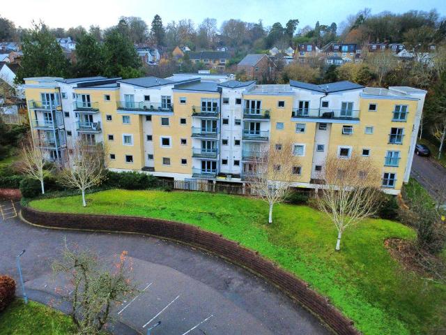 Flat for sale in Hammerfield, Pouchen End