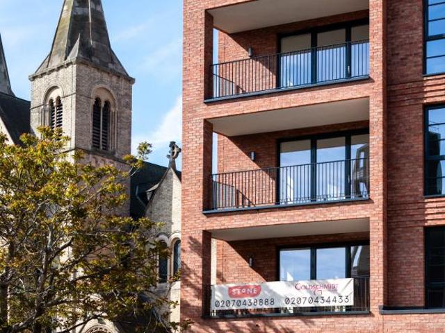 Flat for sale in Kentish Town, Greater London