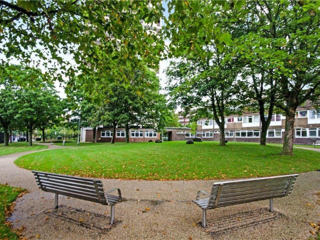 Flat for sale in Bromley-by-Bow, Limehouse