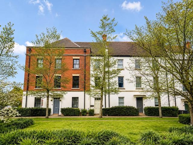 Flat for sale in Upton
