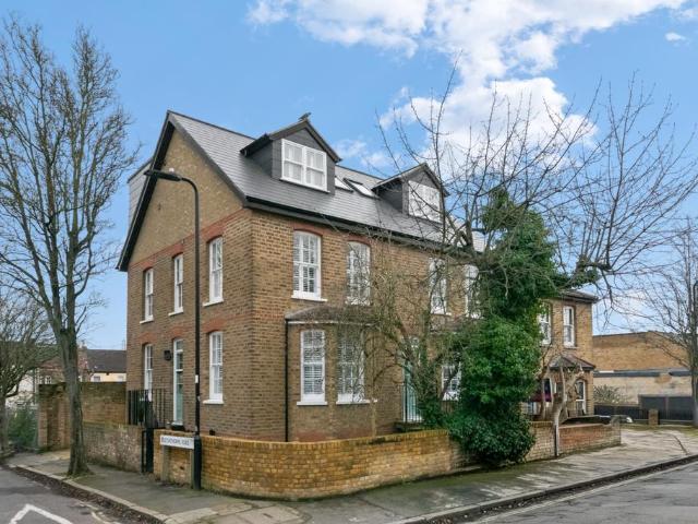 Flat for sale in London Borough of Ealing, Hanwell