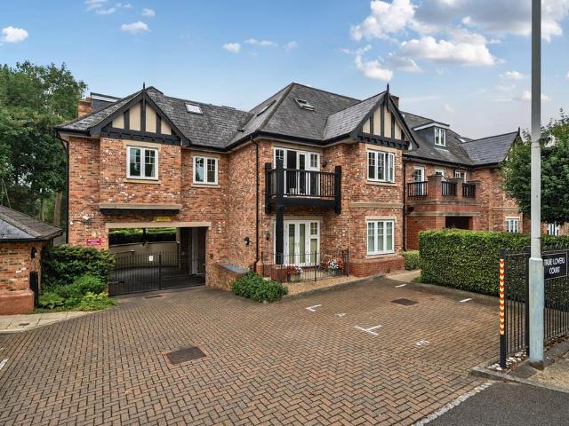 Flat for sale in Northwood, Greater London